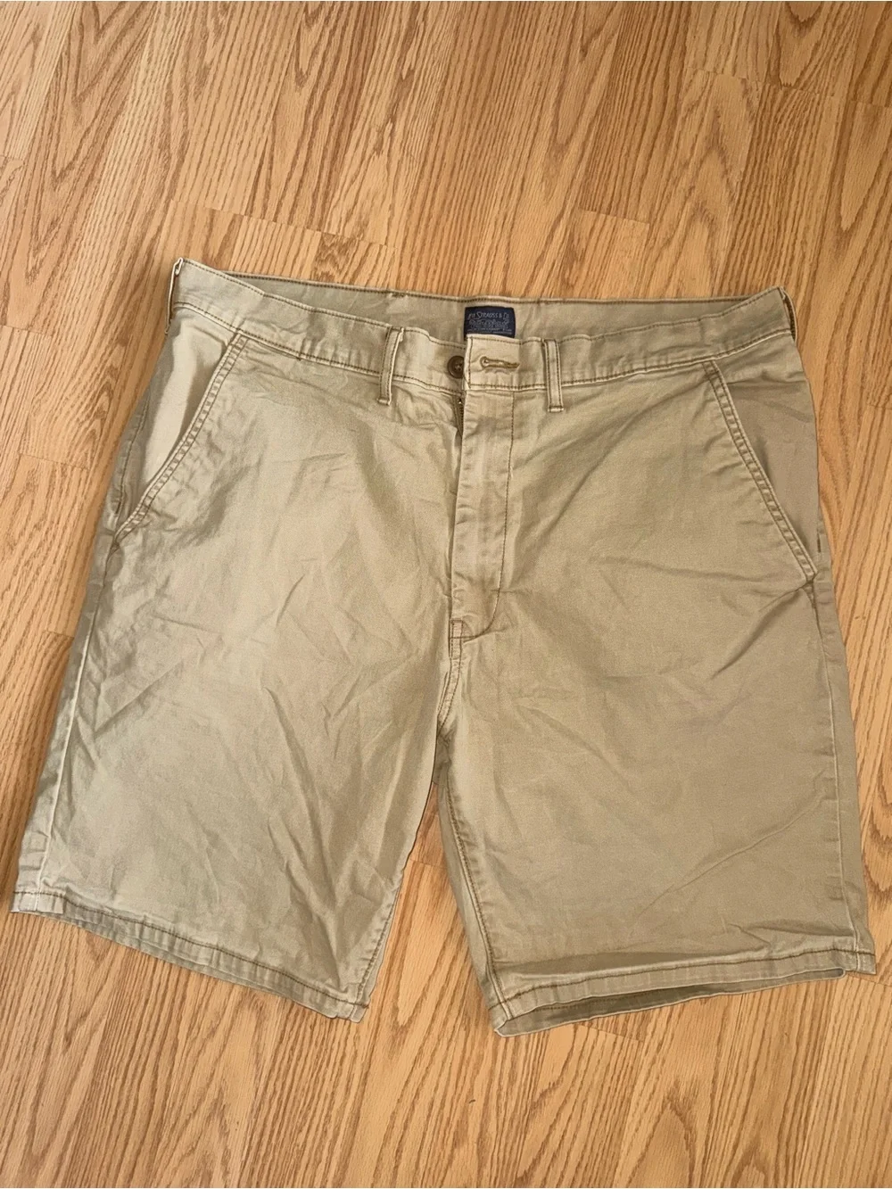 Levi’s Strauss Khaki Chino Shorts Men’s 36 Beige Casual Flat Front Cotton